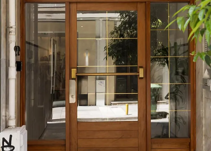 By Nest Apartment *